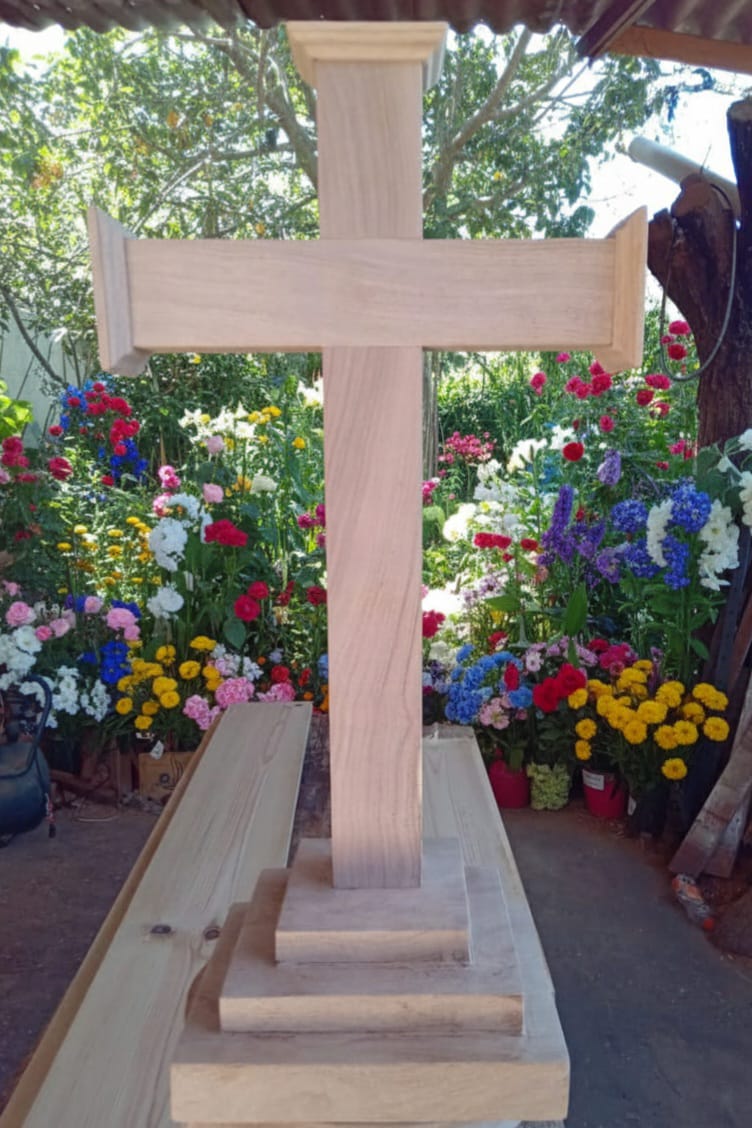 Santa Cruz en Madera de Mezquite