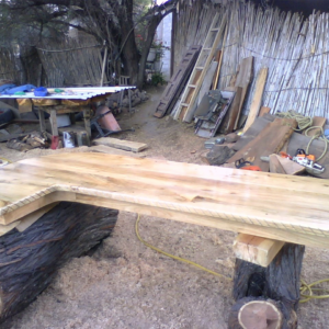 Cubierta de madera de mexquite con laterales grabados